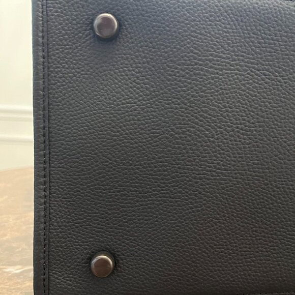 NWT Coach Field Tote 40 in Signature Canvas in Charcoal - Picture 13 of 16